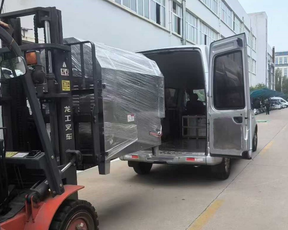 客戶來廠提貨中型多功能電磁炒貨機(jī)一臺(tái)